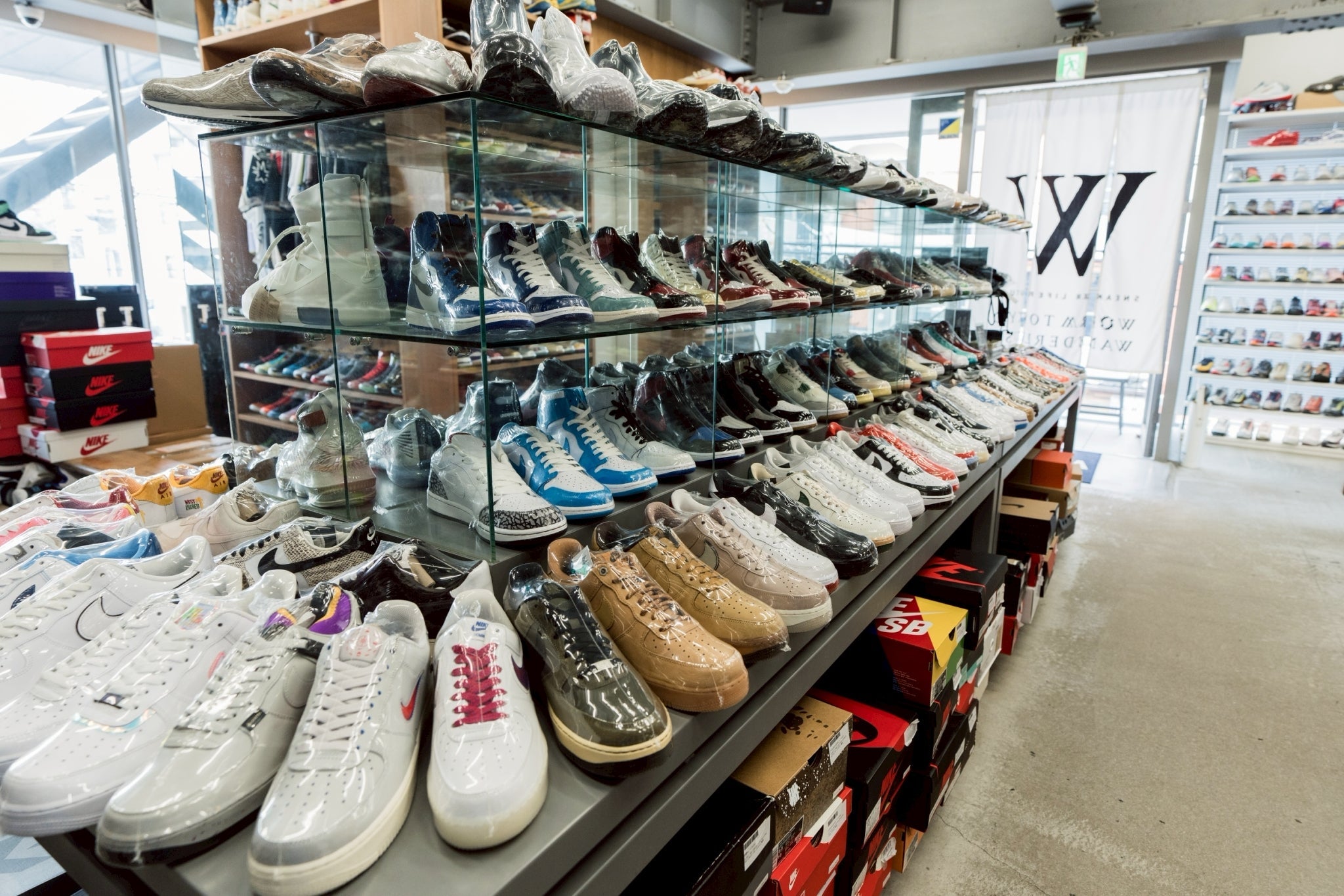 WORM TOKYOとは?―原宿・渋谷エリアで唯一無二のスニーカー中古ショップ