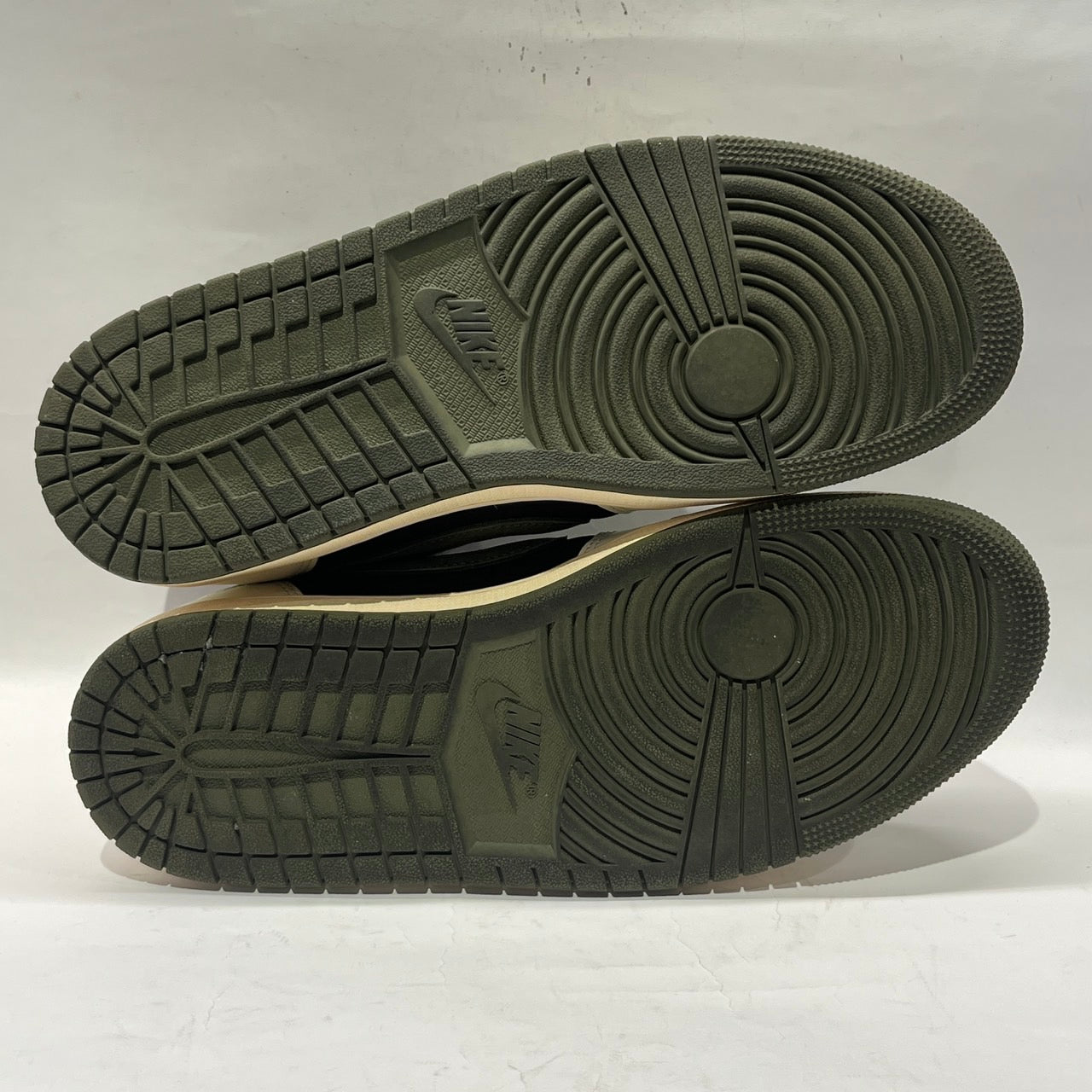 【W US10】 WMNS AIR JORDAN 1 LOW TRAVIS SCOTT DZ4137-106 【USED】