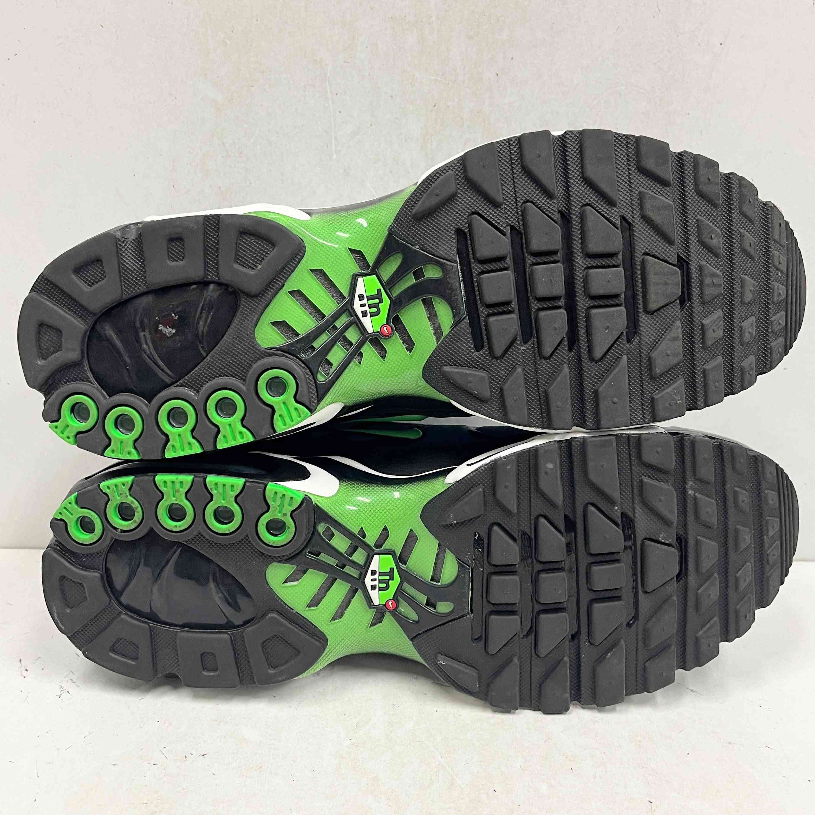 【US10】 NIKE AIR MAX PLUS DX4326-001 【USED】