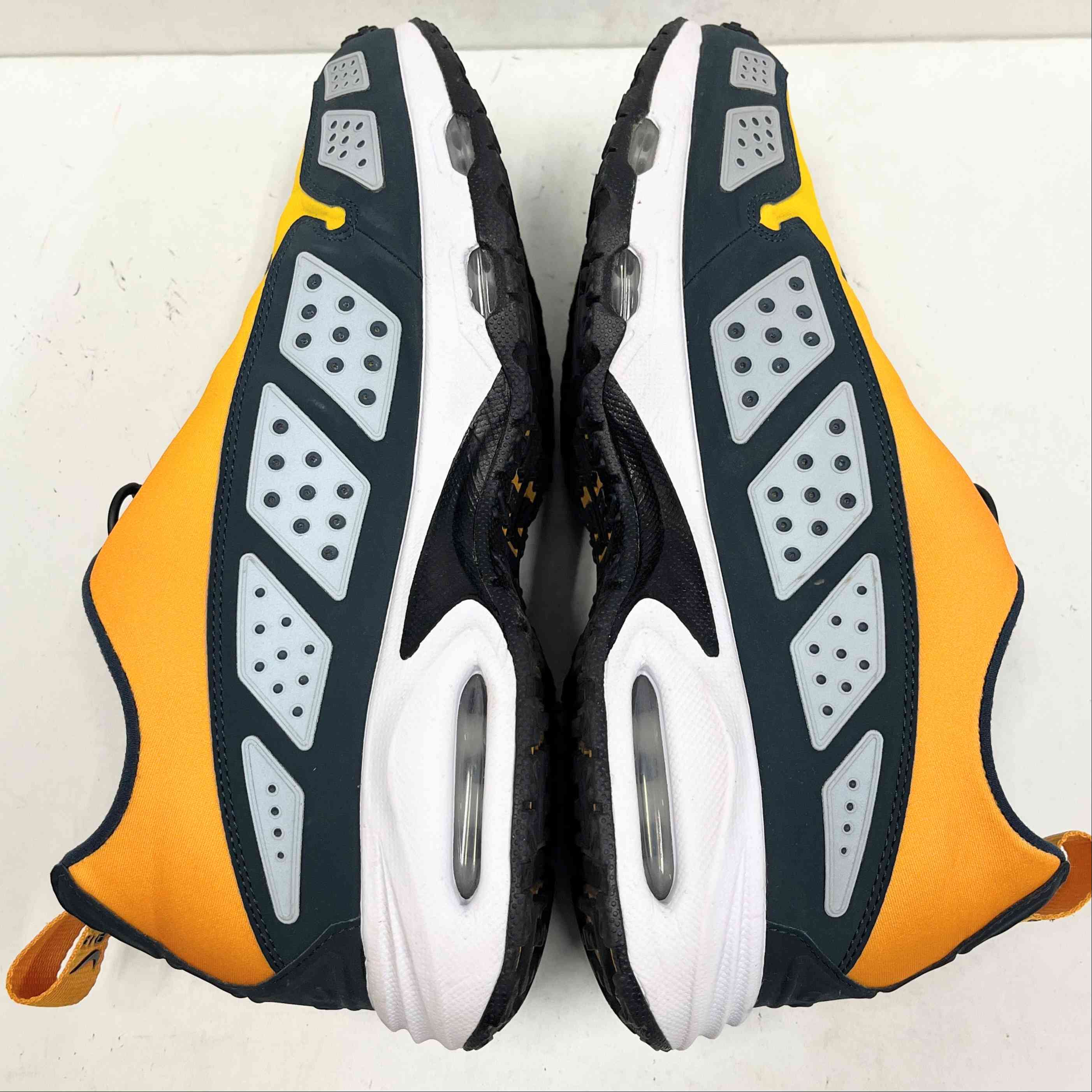【W US12】 NIKE W AIR MAX SNDR HJ8080-700 【USED】