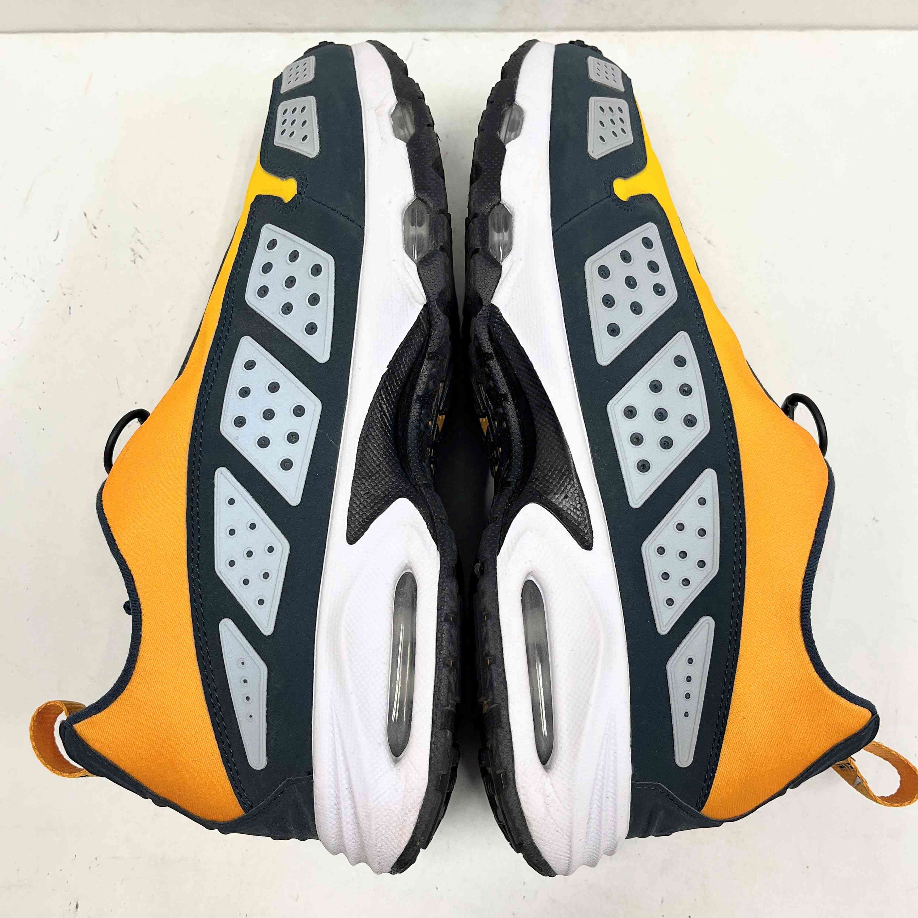 【W US12】 NIKE W AIR MAX SNDR HJ8080-700 【USED】