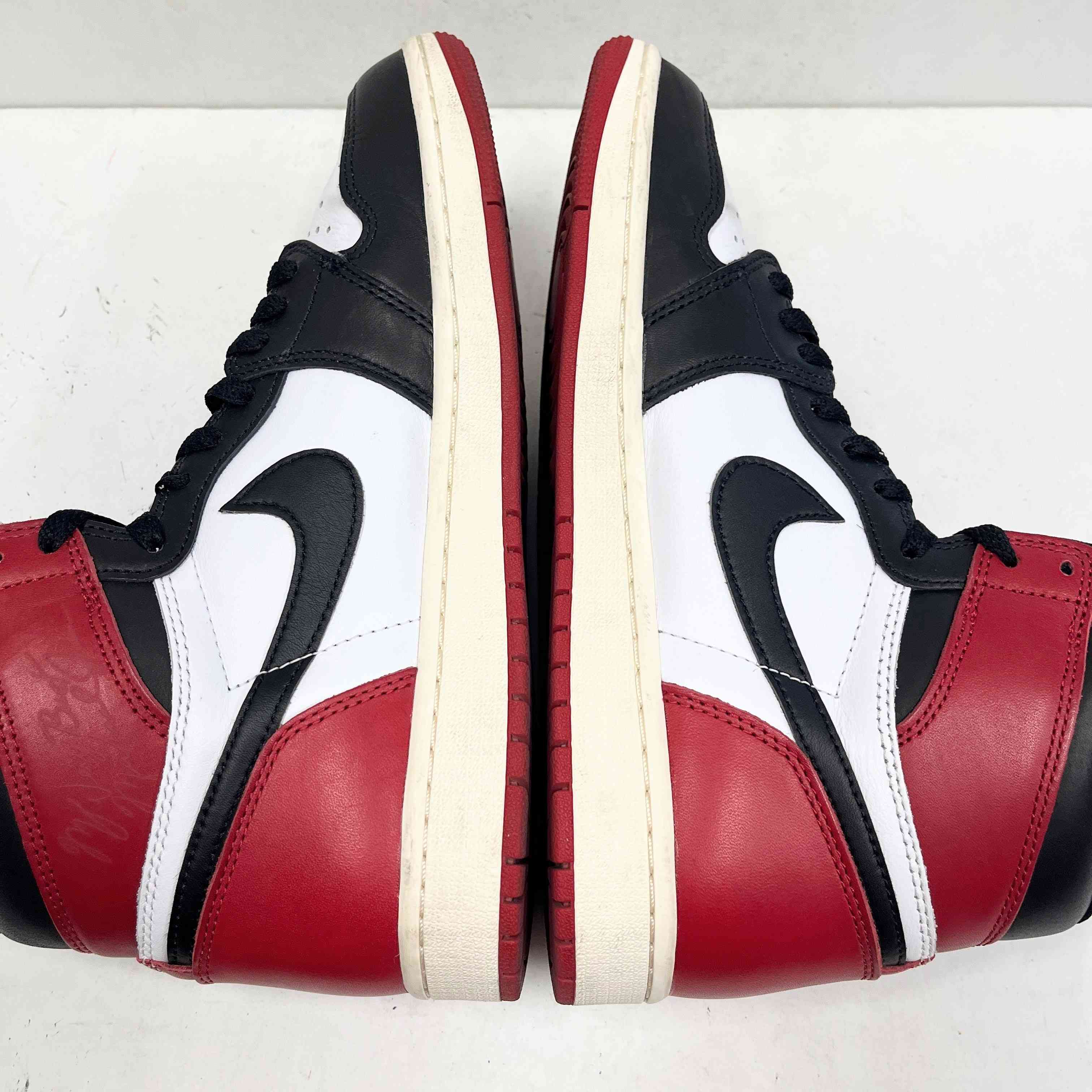 【US9.5】 AIR JORDAN 1 RETRO HIGH OG BLACK TOE DZ5485-106 【USED】