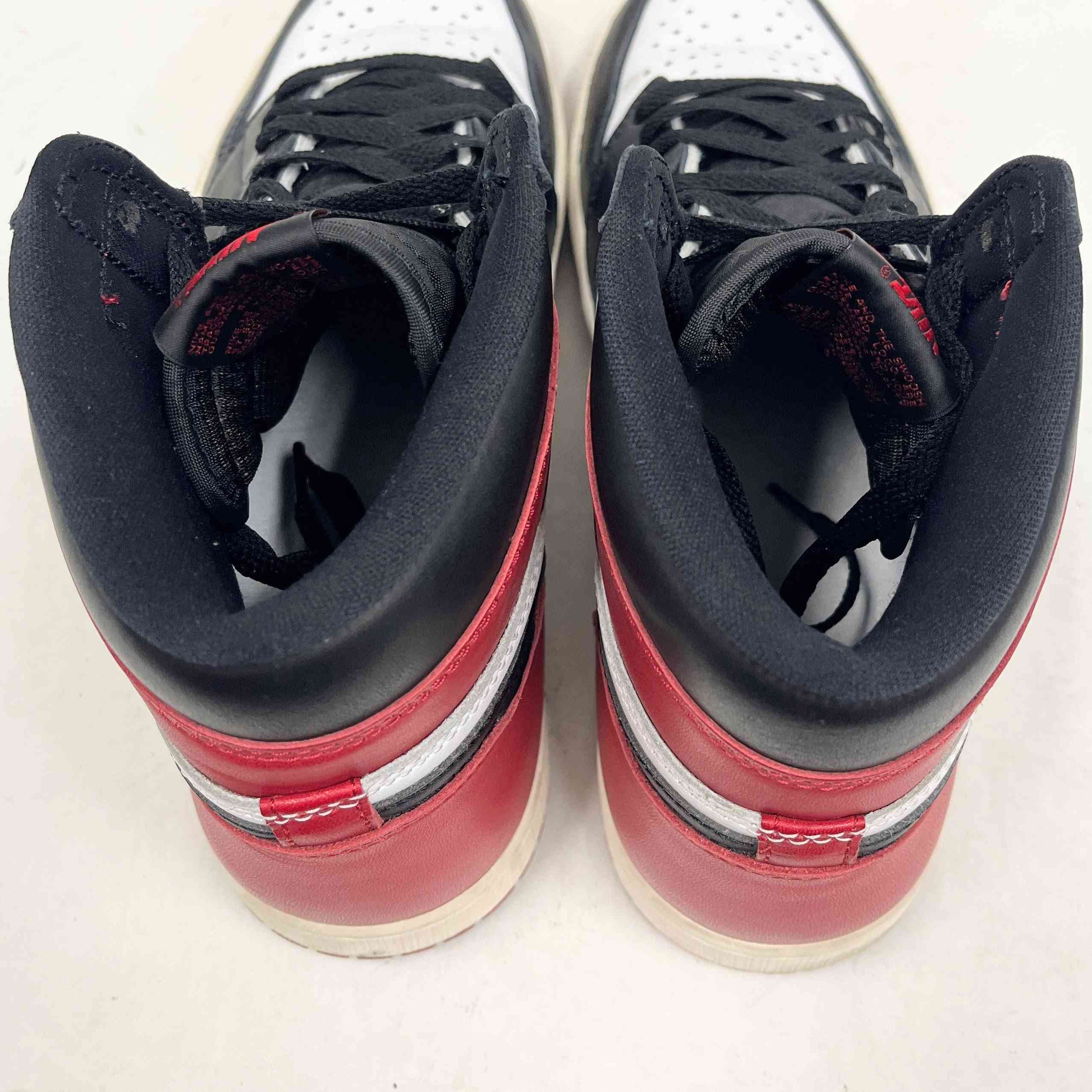 【US9.5】 AIR JORDAN 1 RETRO HIGH OG BLACK TOE DZ5485-106 【USED】