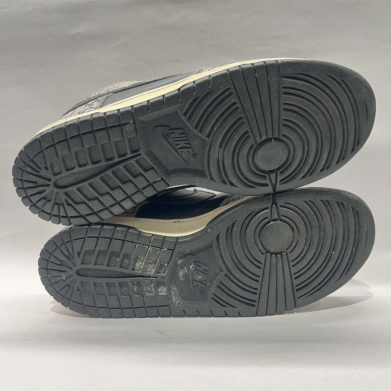 【US9.5】 NIKE SB DUNK LOW PRO SB Supreme 304292-131 【USED】