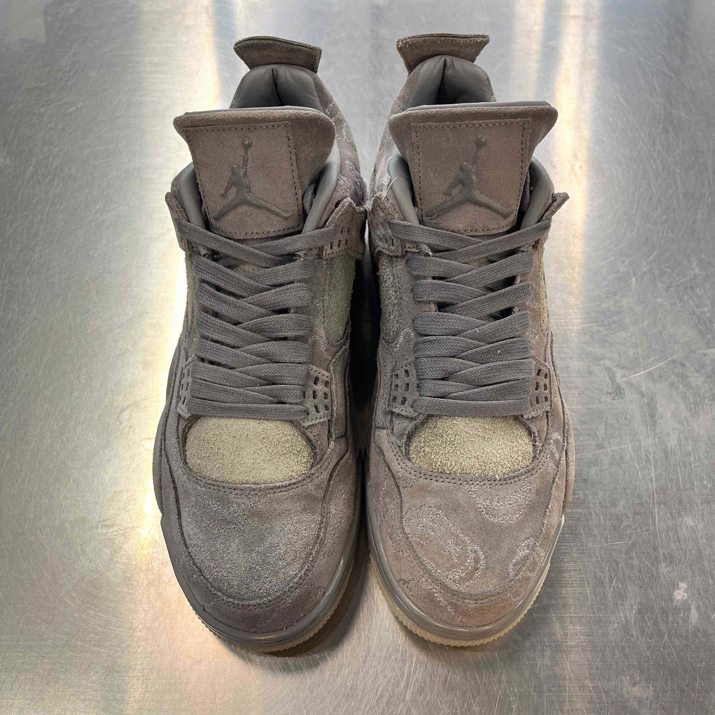 【US9.5】 AIR JORDAN 4 RETRO KAWS 930155-003 【USED】