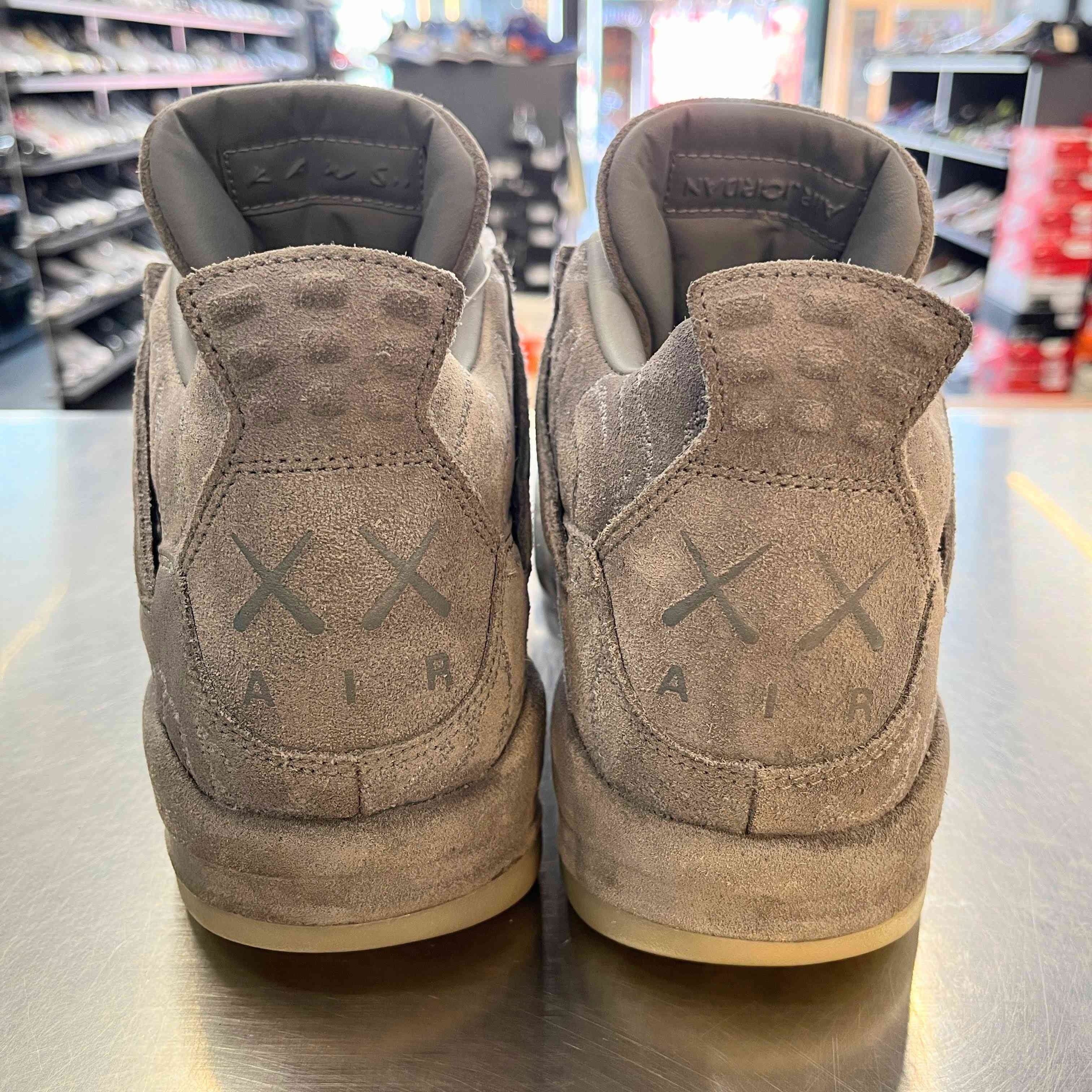 【US9.5】 AIR JORDAN 4 RETRO KAWS 930155-003 【USED】