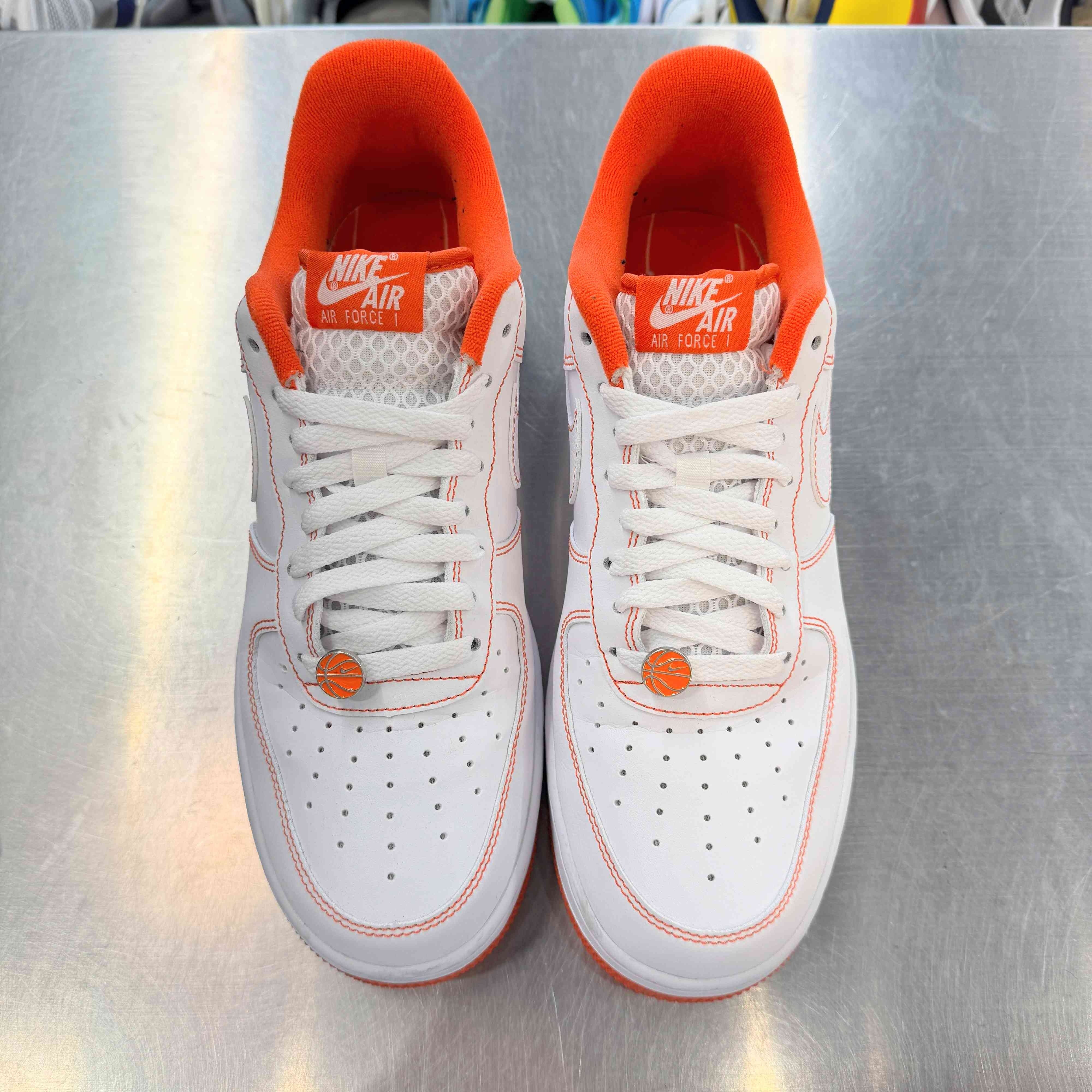 【US9.5】 NIKE AIR FORCE 1 '07 LV8 EMB CT2585-100 【USED】