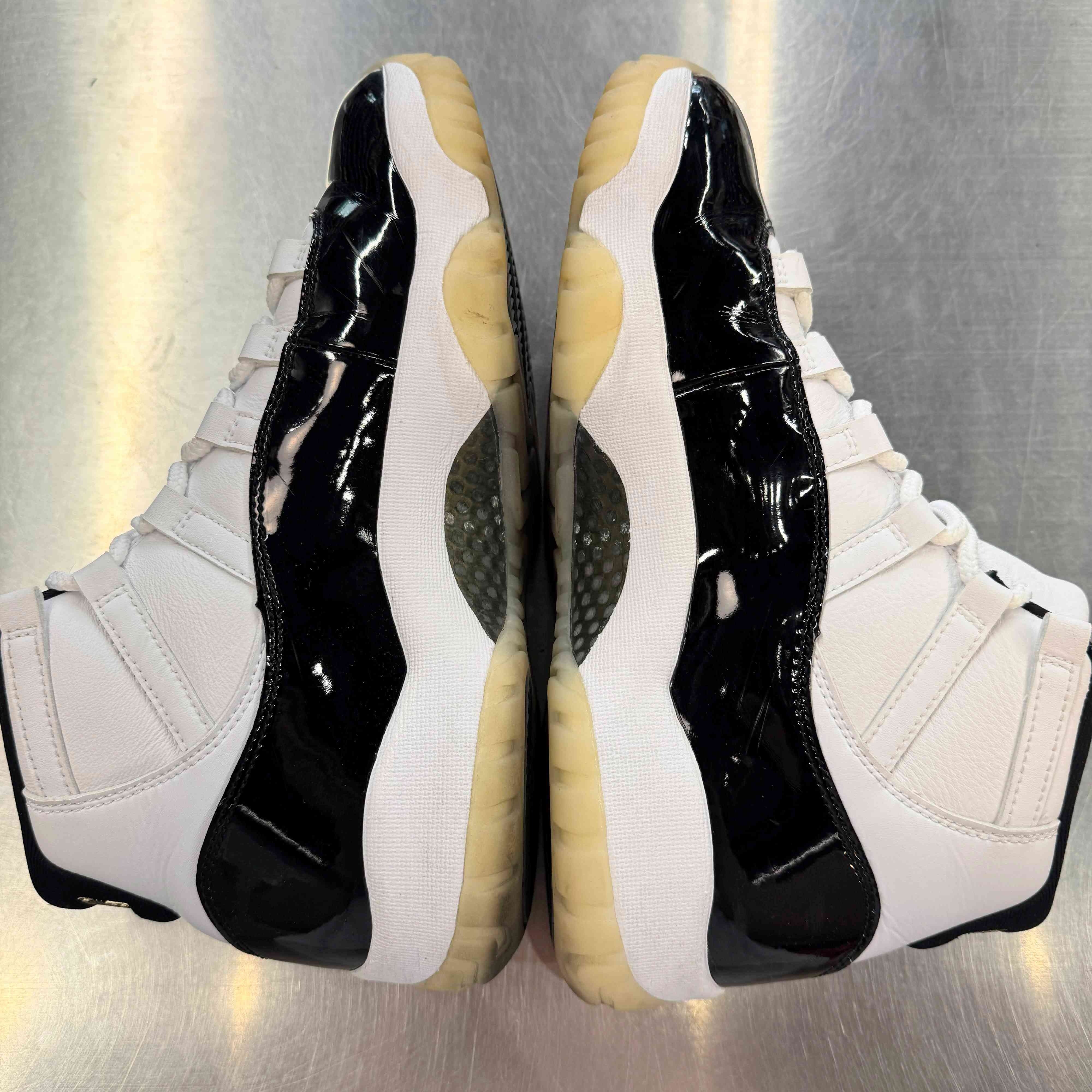 【US9.5】 AIR JORDAN 11 RETRO Gratitude CT8012-170 【USED】