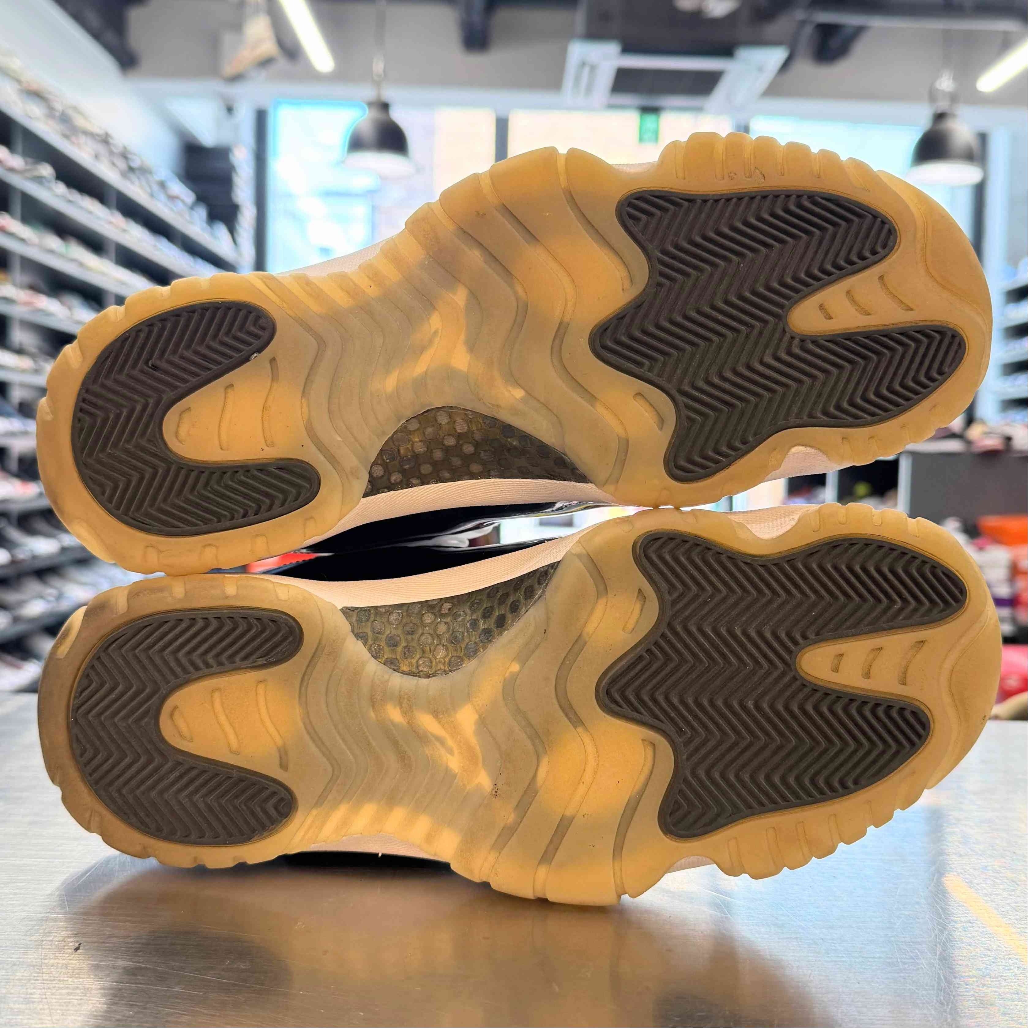 【US9.5】 AIR JORDAN 11 RETRO Gratitude CT8012-170 【USED】