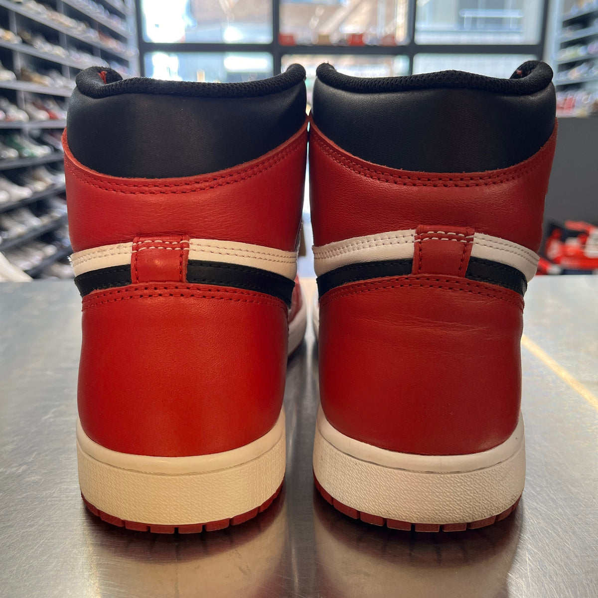 【US10.5】 AIR JORDAN 1 RETRO HIGH OG CHICAGO 555088-101 【USED】