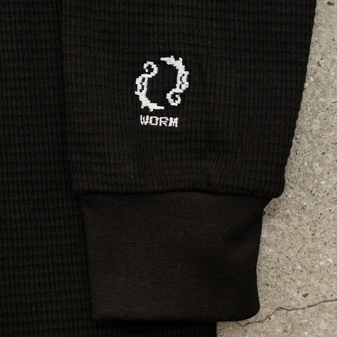 WORM 8bit Logo L/S Thermal Black M