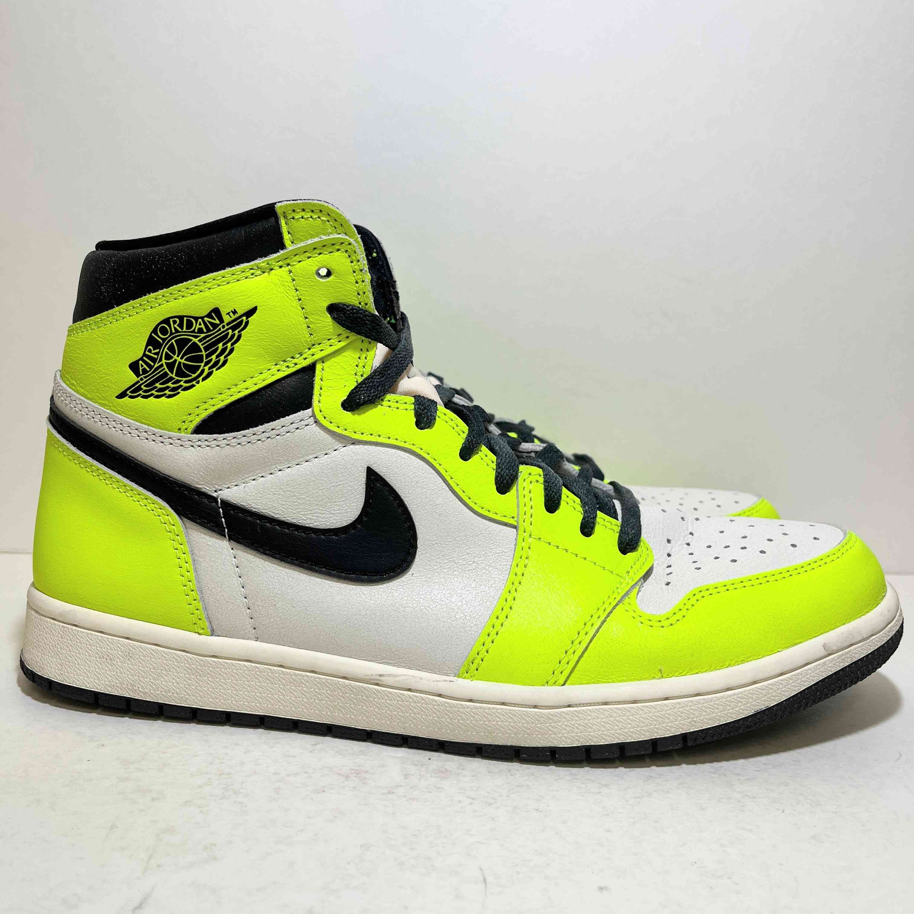 【US11】 AIR JORDAN 1 RETRO HIGH OG VOLT 555088-702 【USED】