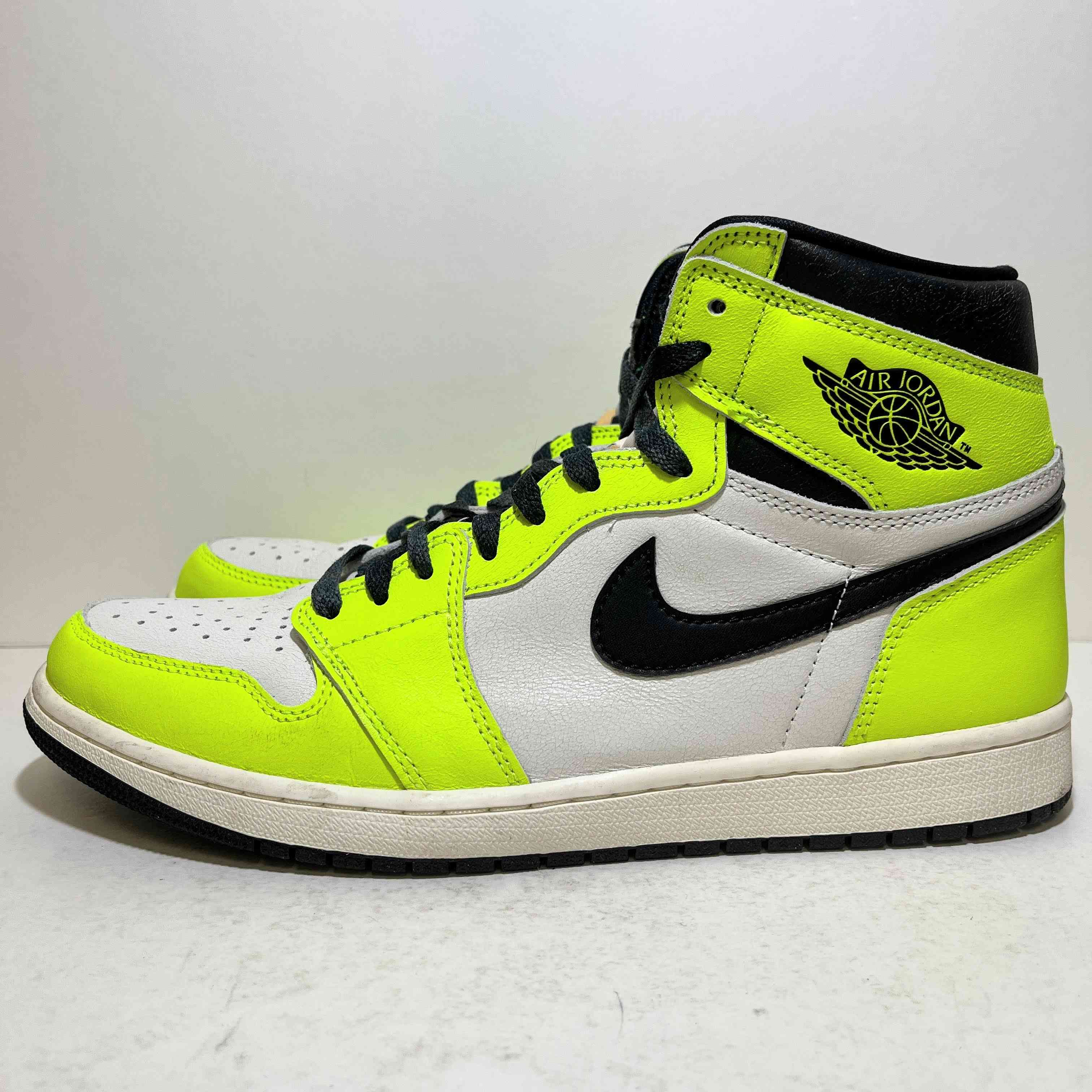 【US11】 AIR JORDAN 1 RETRO HIGH OG VOLT 555088-702 【USED】