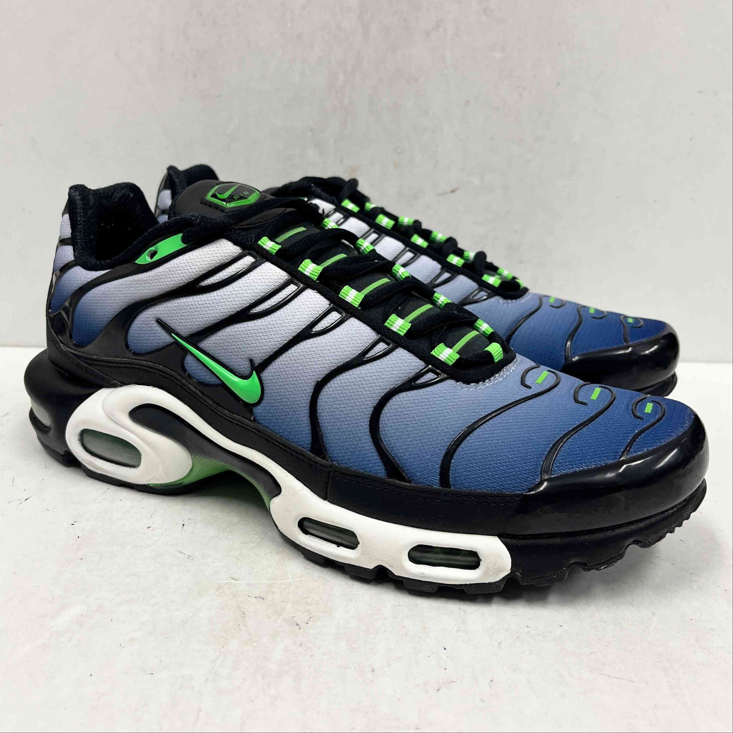 【US10】 NIKE AIR MAX PLUS DX4326-001 【USED】