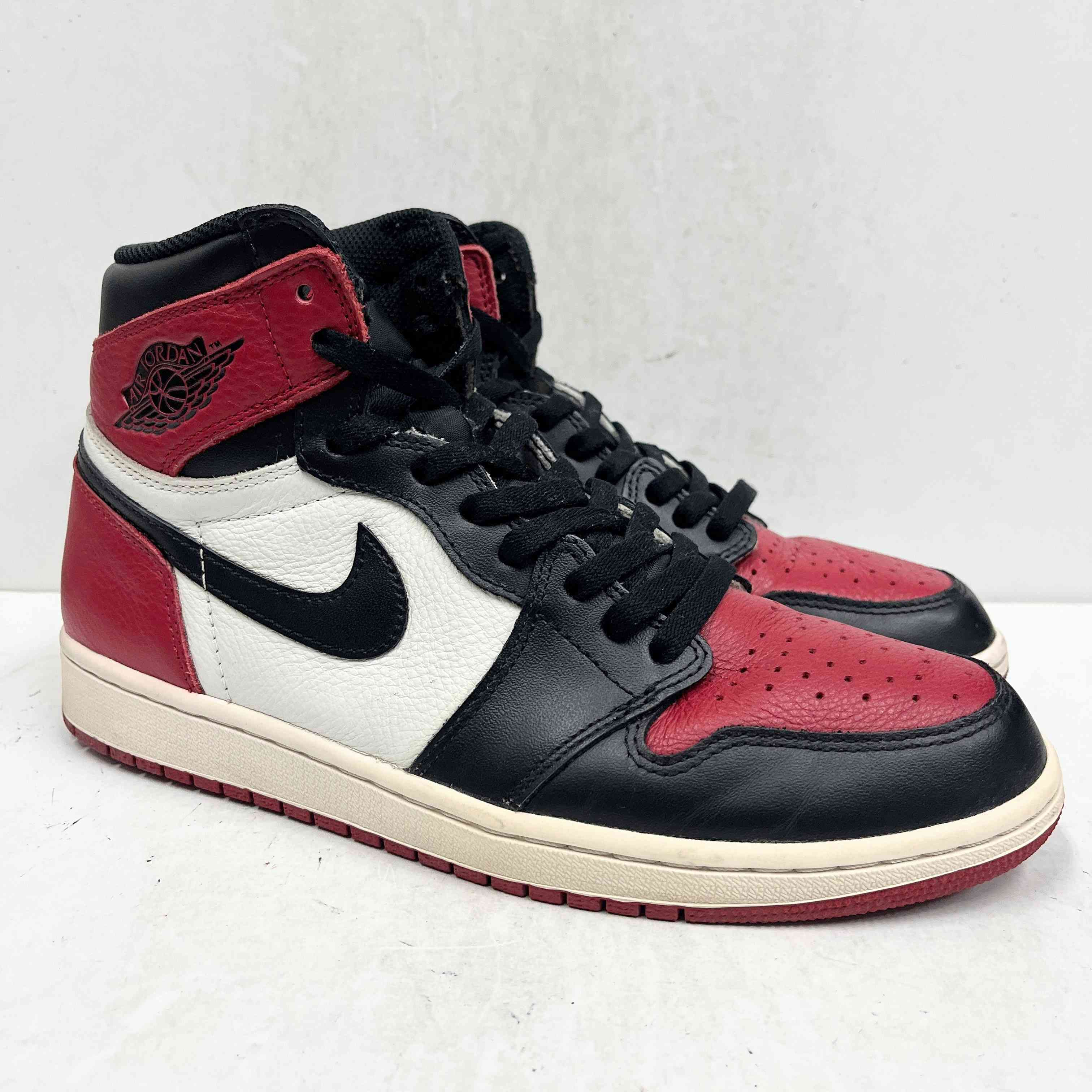 【US10】 AIR JORDAN 1 RETRO HIGH OG BRED TOE 555088-610 【USED】
