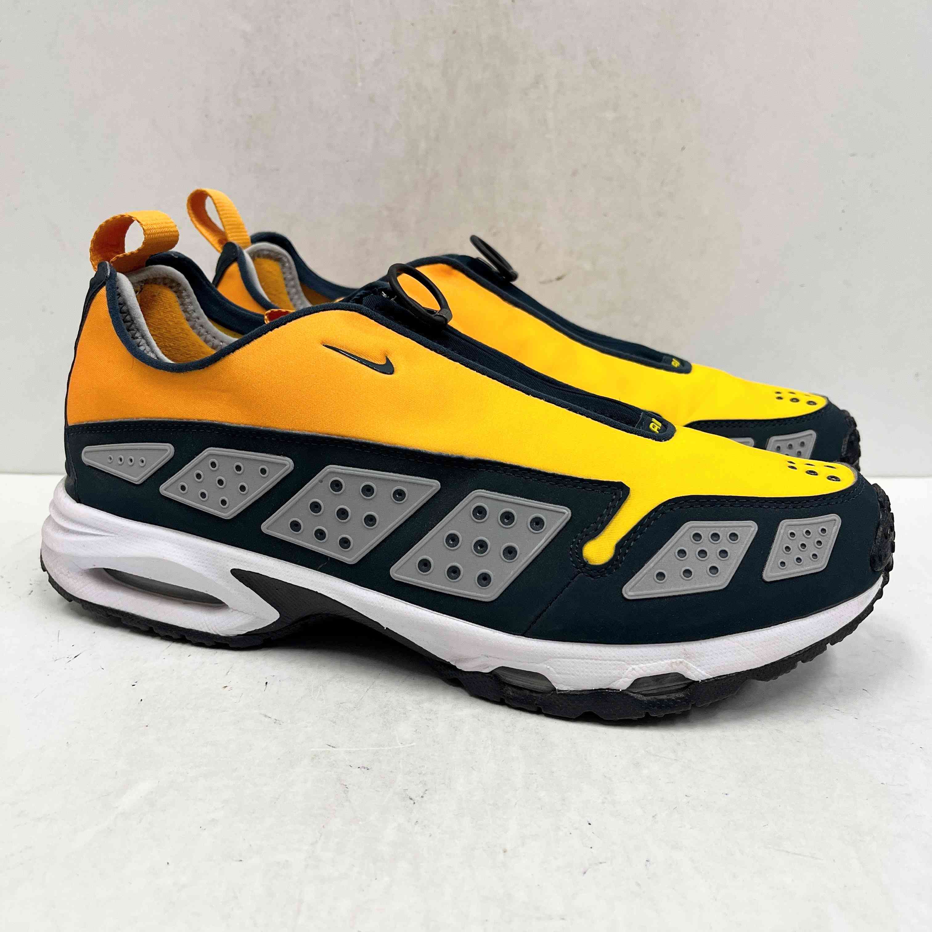 【W US12】 NIKE W AIR MAX SNDR HJ8080-700 【USED】