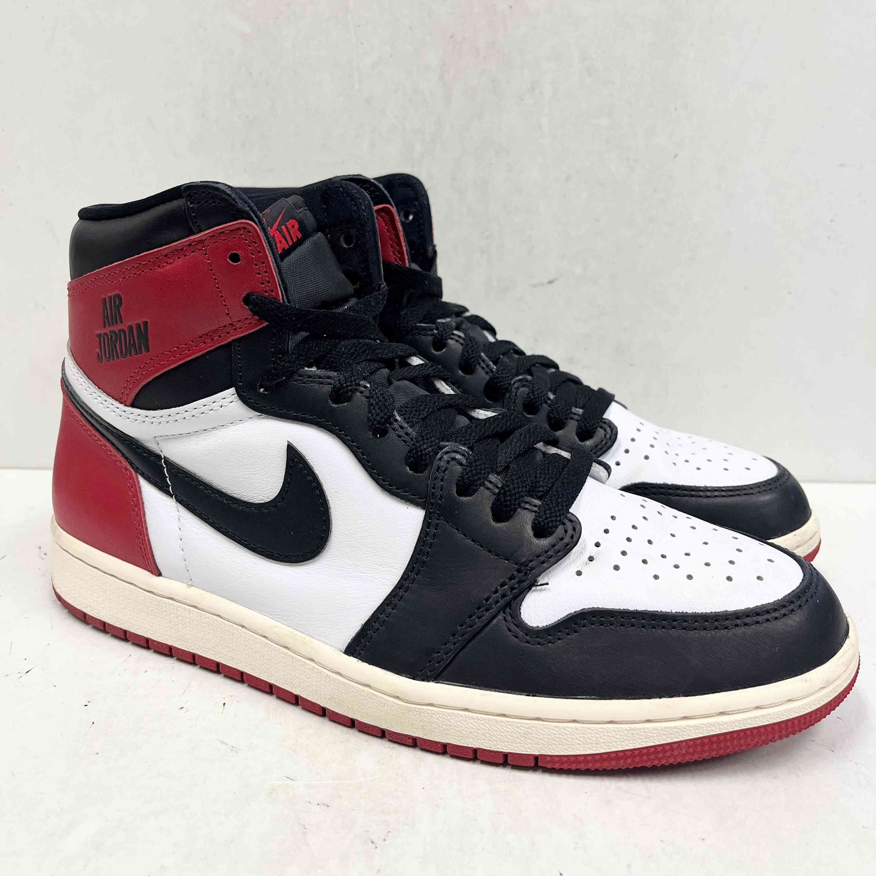 【US9.5】 AIR JORDAN 1 RETRO HIGH OG BLACK TOE DZ5485-106 【USED】