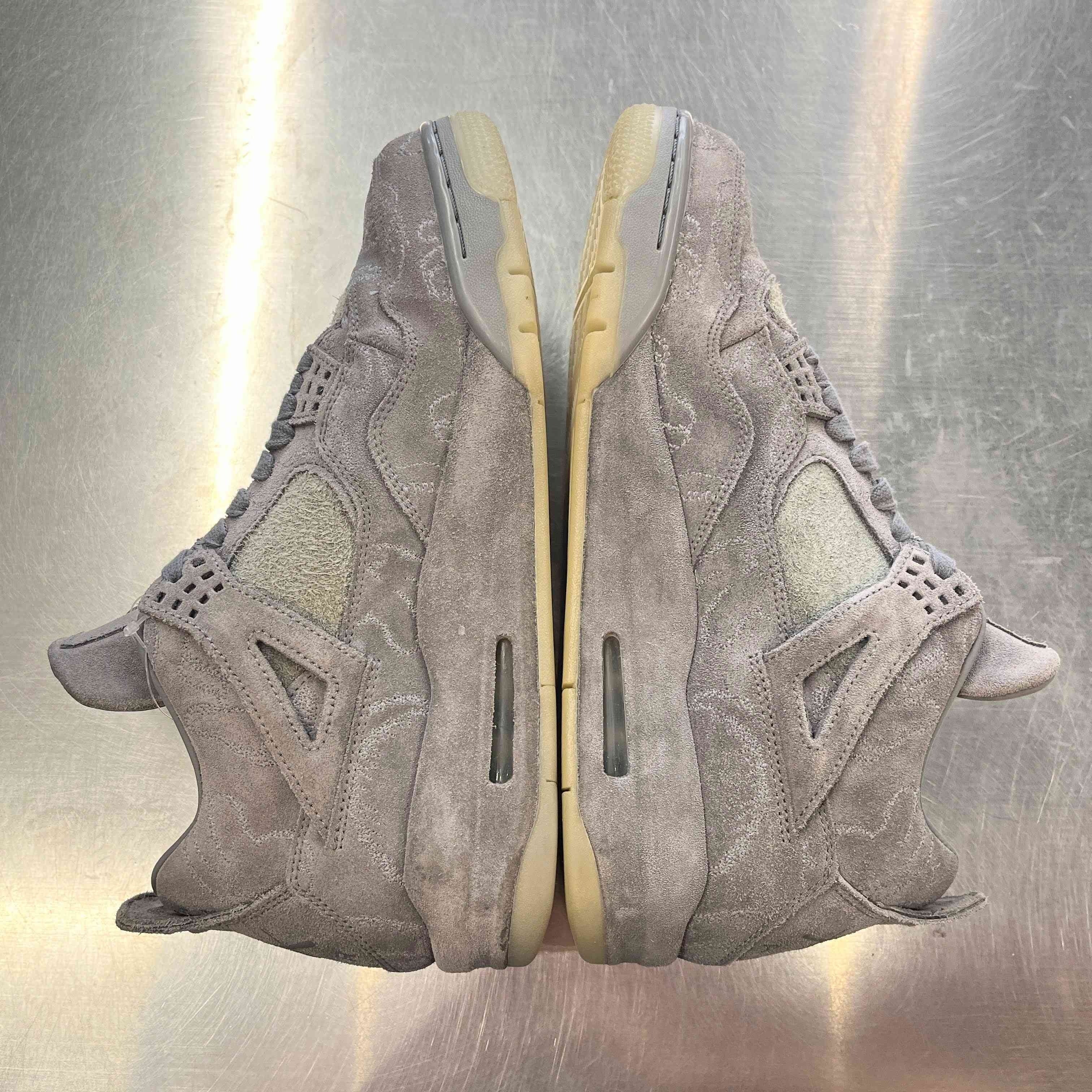 【US9.5】 AIR JORDAN 4 RETRO KAWS 930155-003 【USED】
