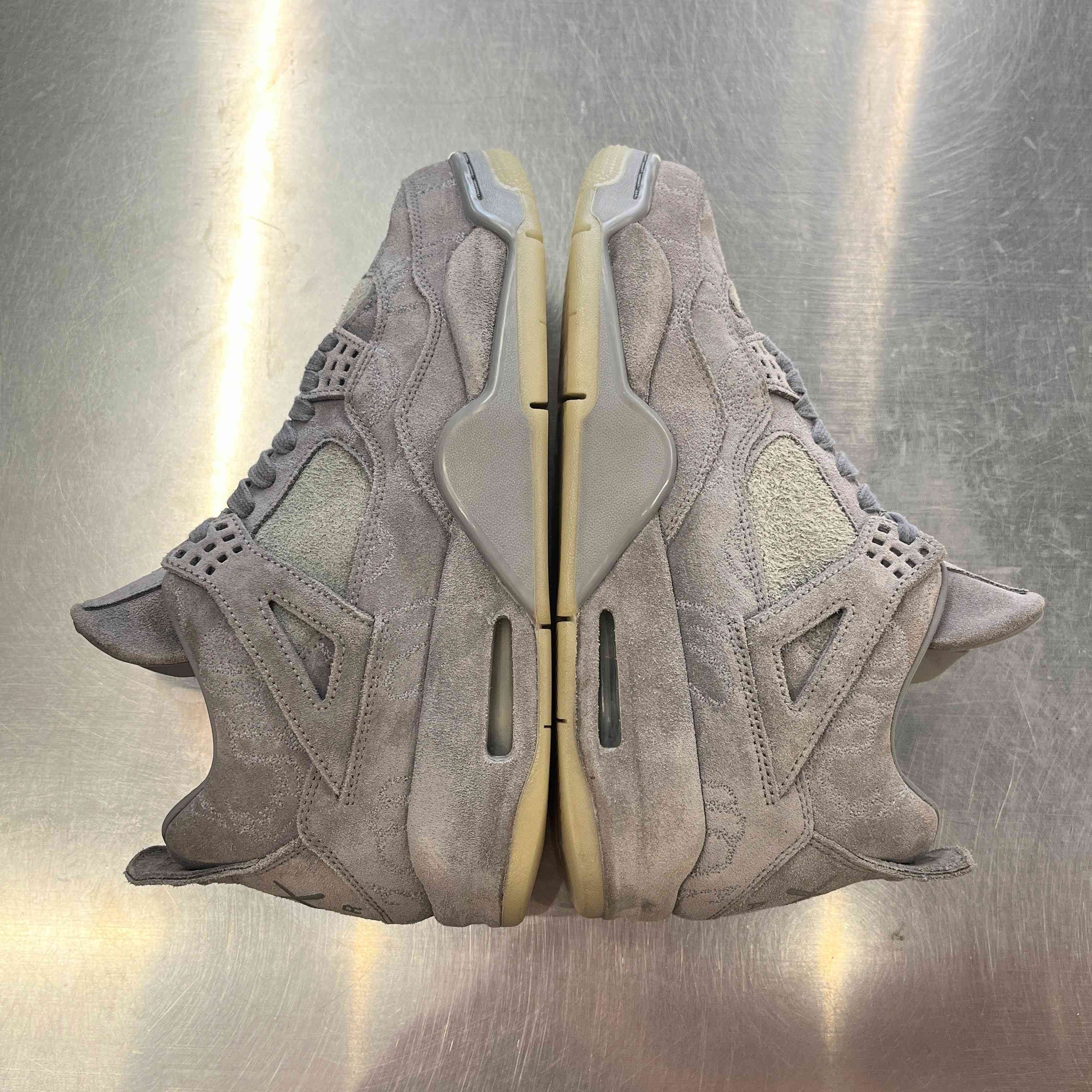 【US9.5】 AIR JORDAN 4 RETRO KAWS 930155-003 【USED】