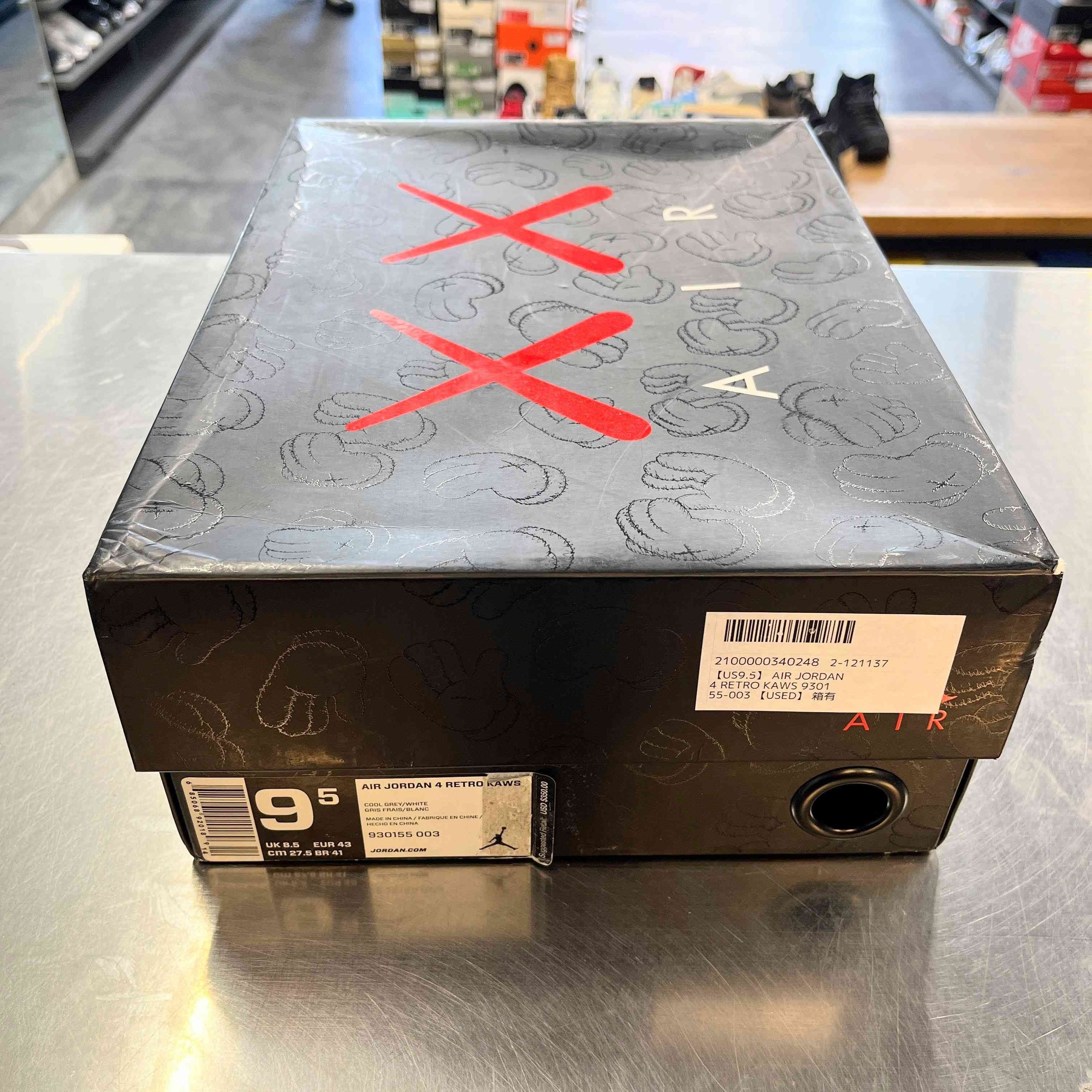 【US9.5】 AIR JORDAN 4 RETRO KAWS 930155-003 【USED】