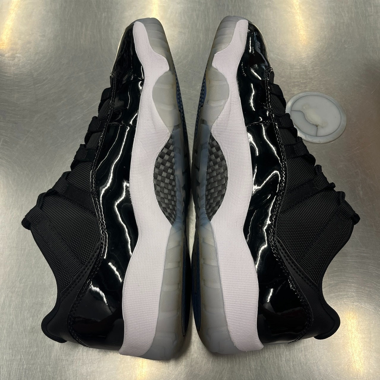 【US10】 AIR JORDAN 11 RETRO LOW Space Jam FV5104-004 【USED】