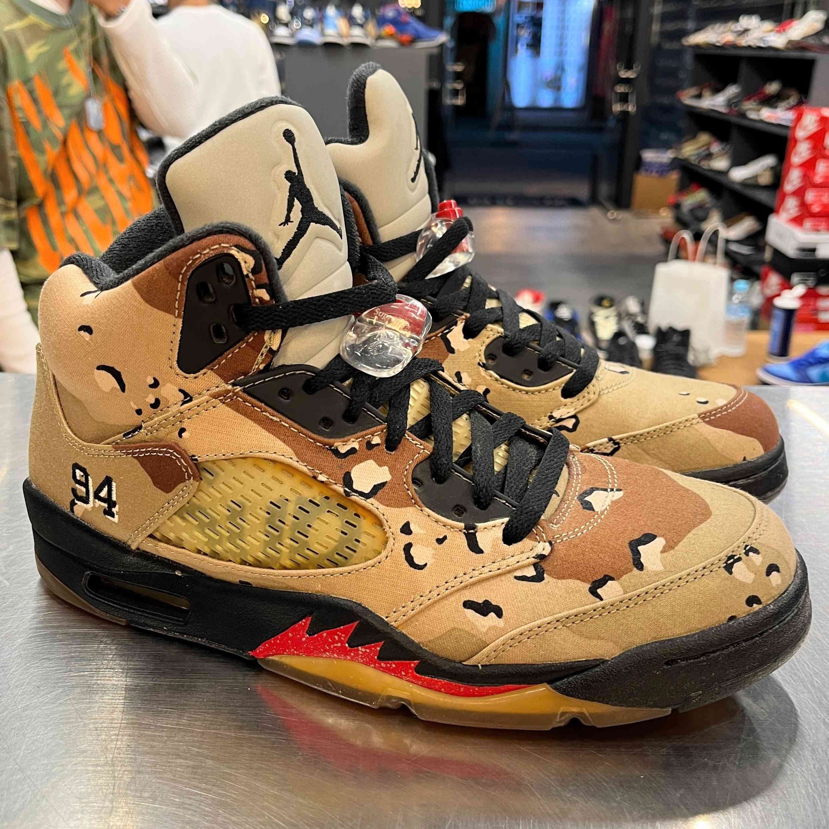 【US9】 AIR JORDAN 5 RETRO SUPREME SUPREME 824371-201 【USED】
