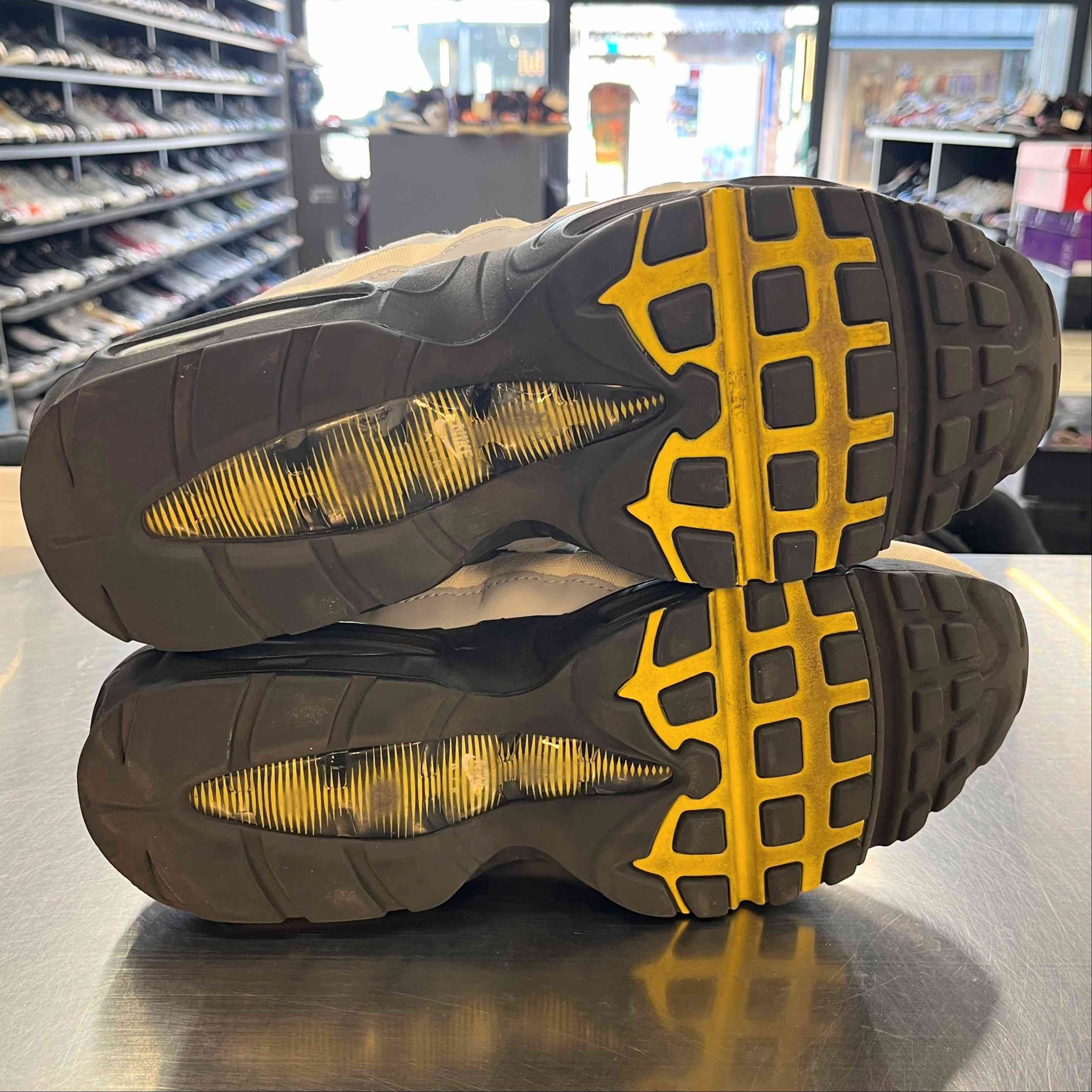 【US10.5】 NIKE AIR MAX 95 ESSENTIAL DQ3982-100 【USED】