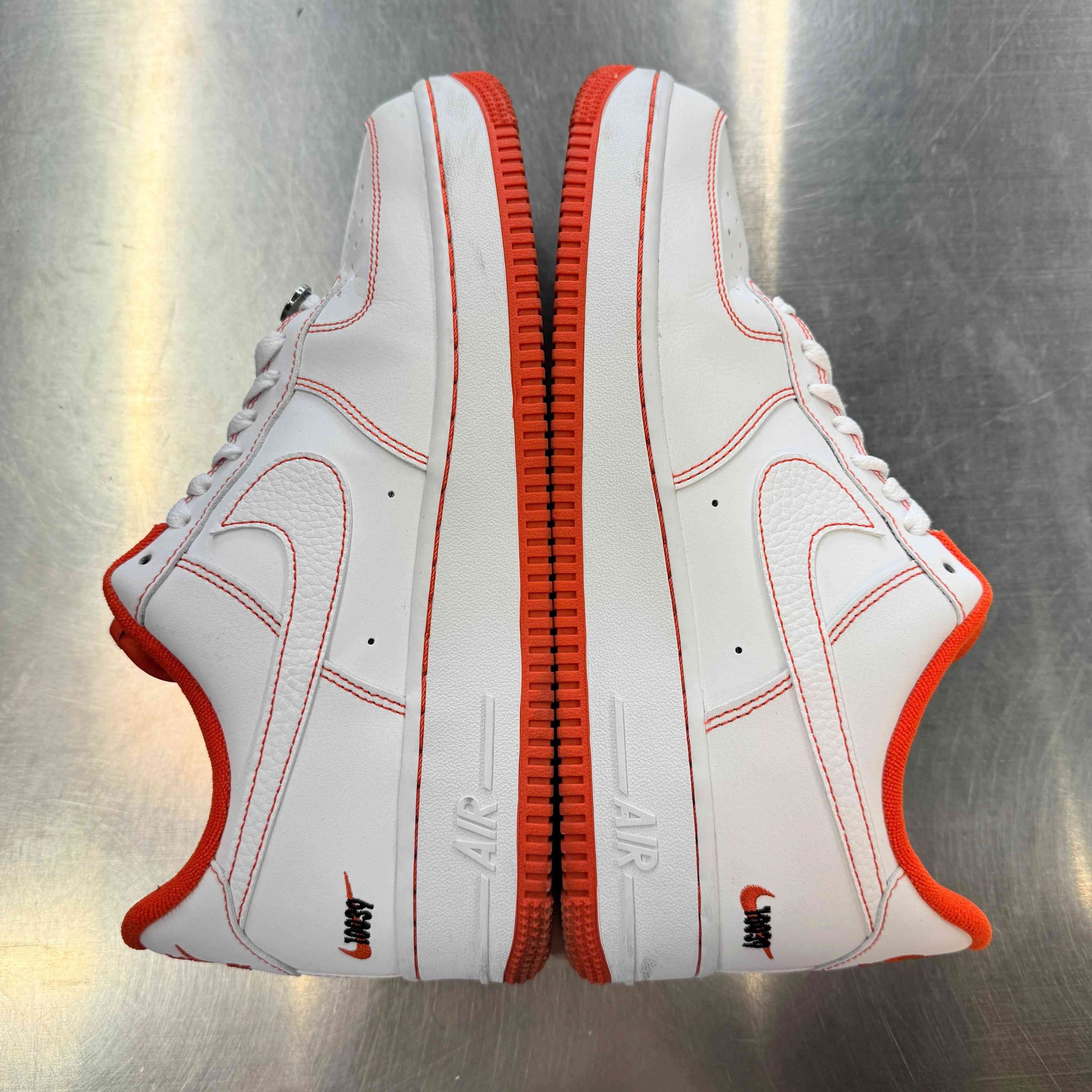 【US9.5】 NIKE AIR FORCE 1 '07 LV8 EMB CT2585-100 【USED】
