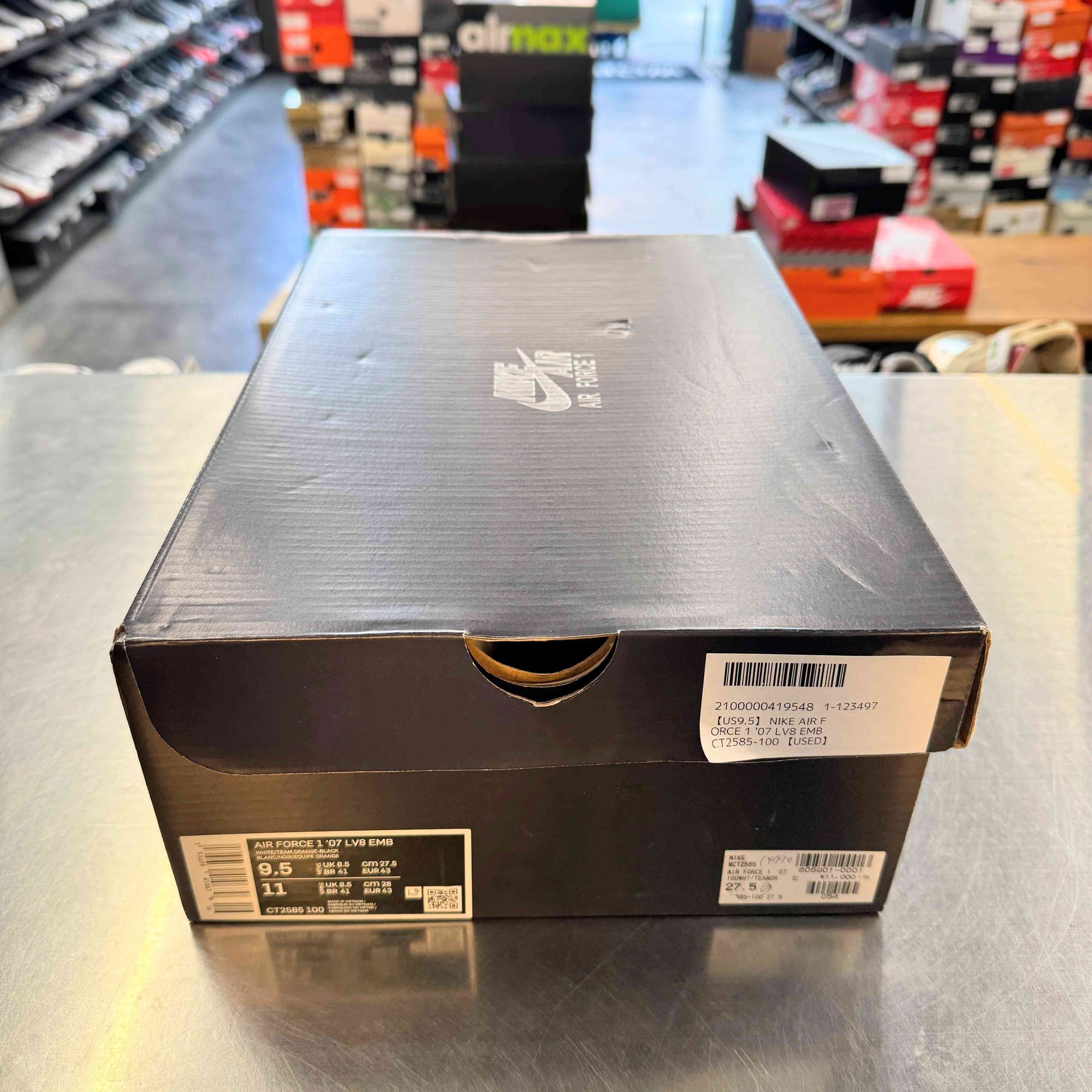 【US9.5】 NIKE AIR FORCE 1 '07 LV8 EMB CT2585-100 【USED】