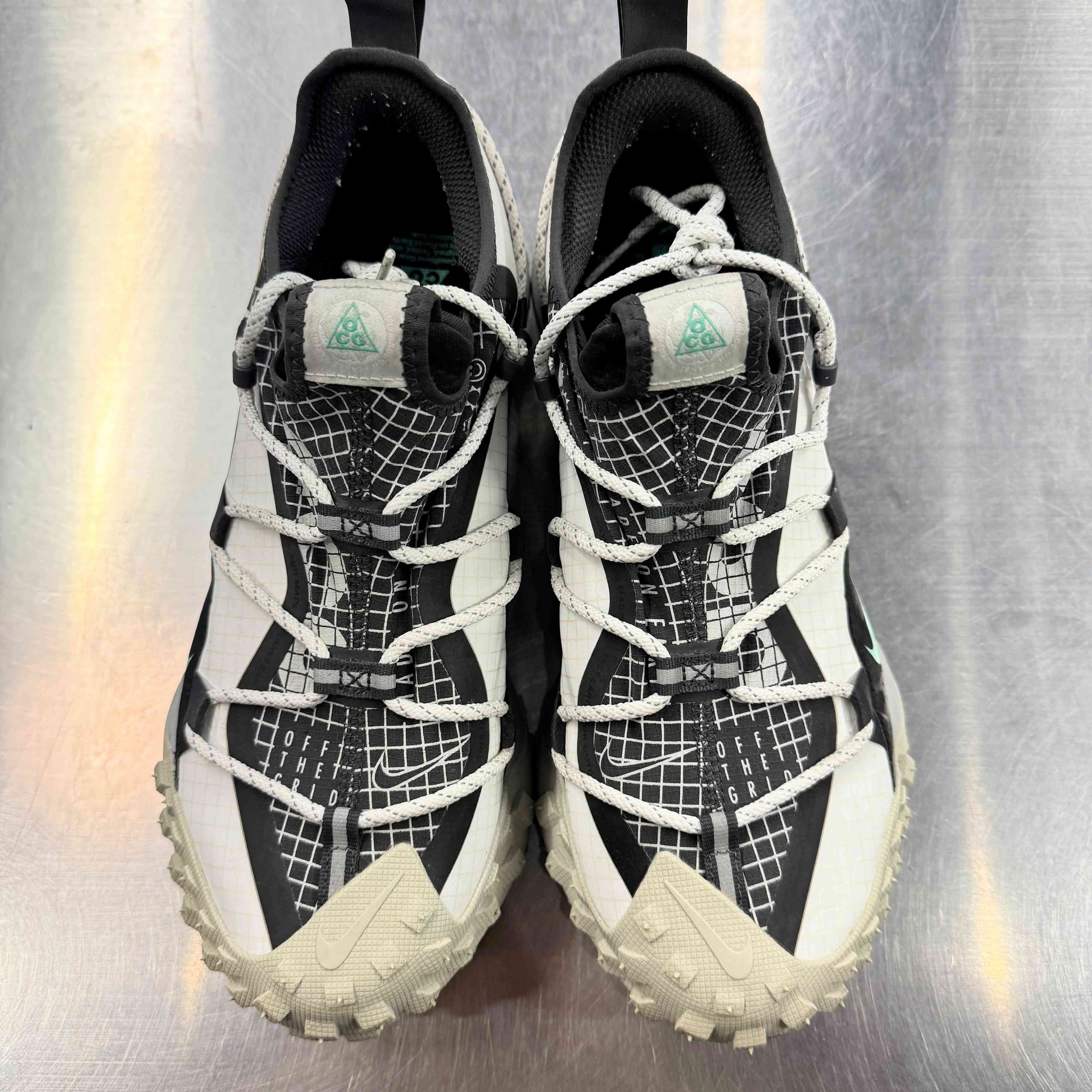 【US10】 NIKE ACG MOUNTAIN FLY LOW SE DO9334-100 【USED】