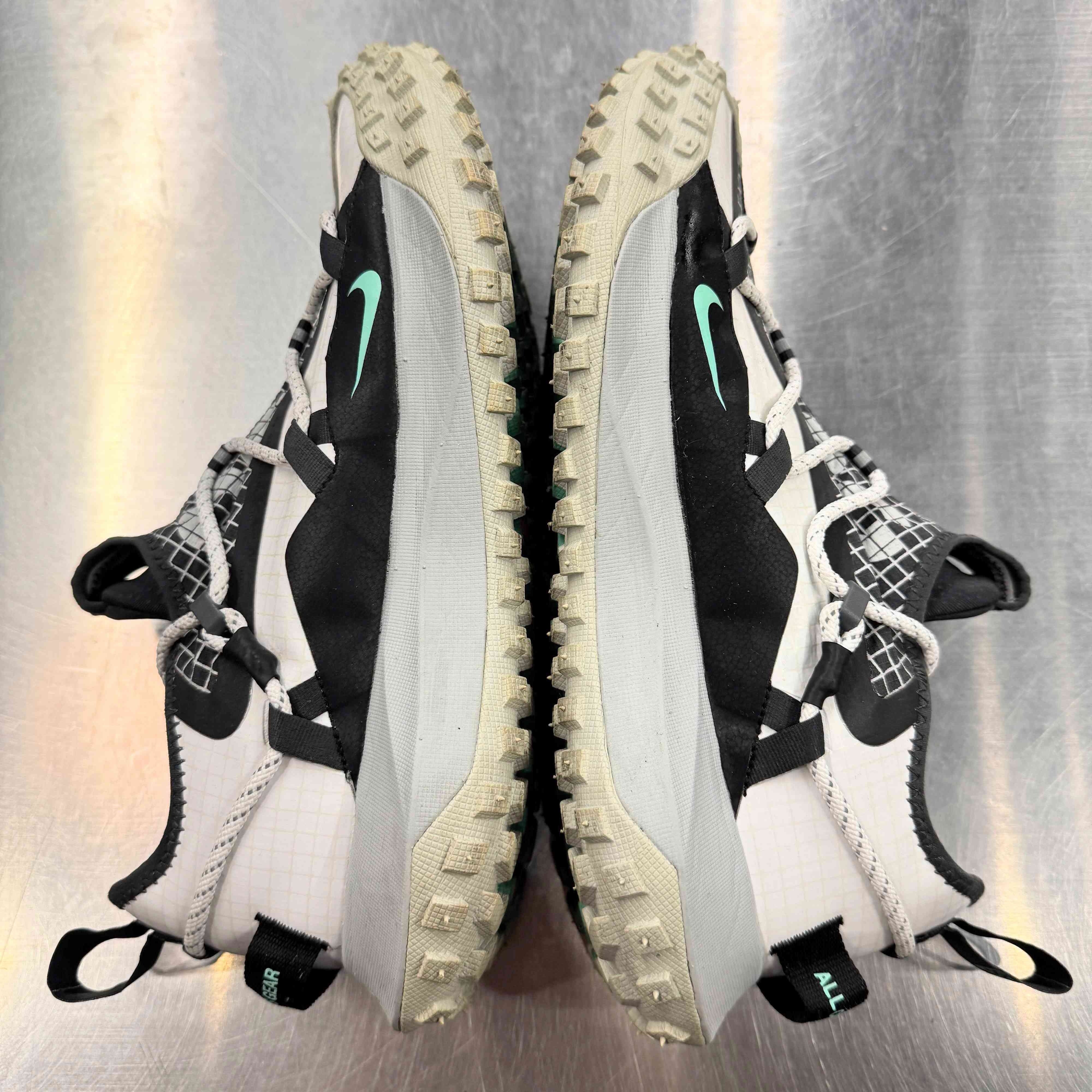 【US10】 NIKE ACG MOUNTAIN FLY LOW SE DO9334-100 【USED】