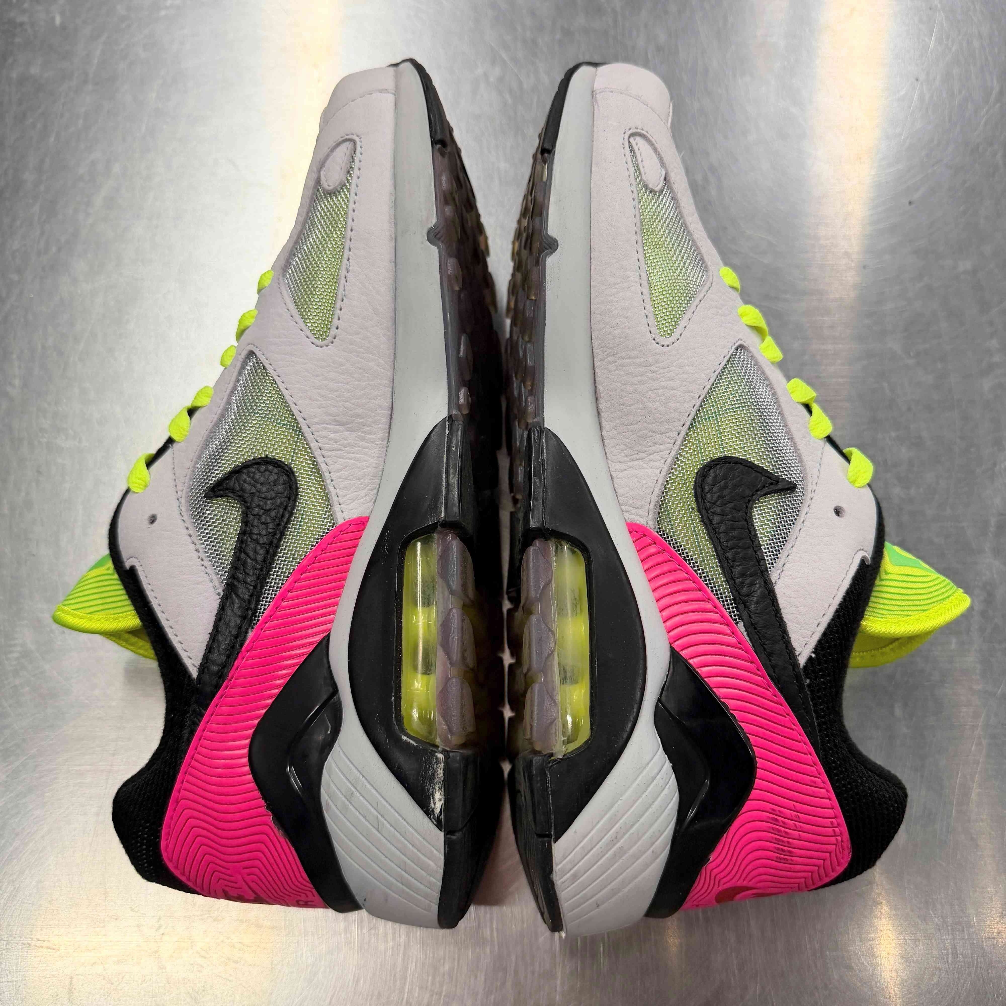 【US9】 NIKE AIR MAX 180 BV7487-001 【USED】