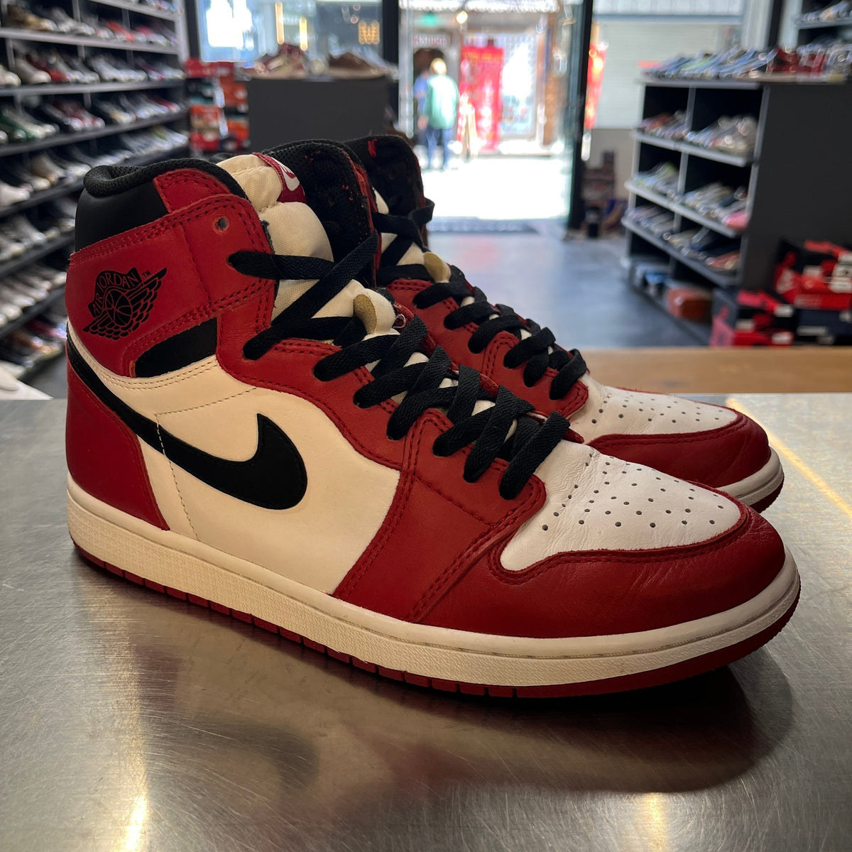 【US10.5】 AIR JORDAN 1 RETRO HIGH OG CHICAGO 555088-101 【USED】