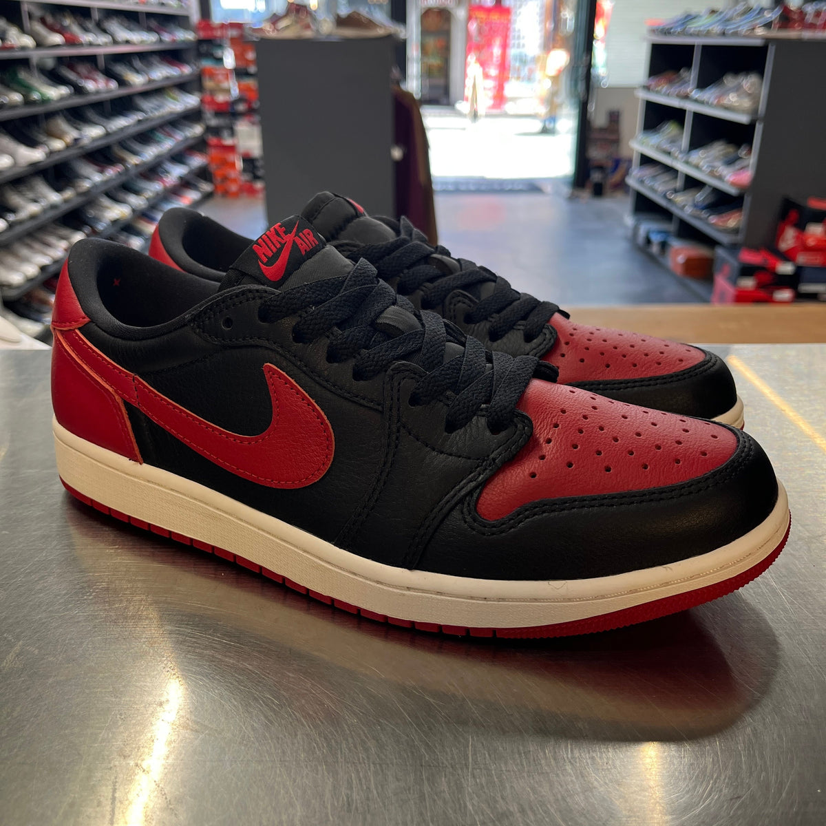 【US10.5】 AIR JORDAN 1 RETRO LOW OG Banned IW6276-001 【USED】