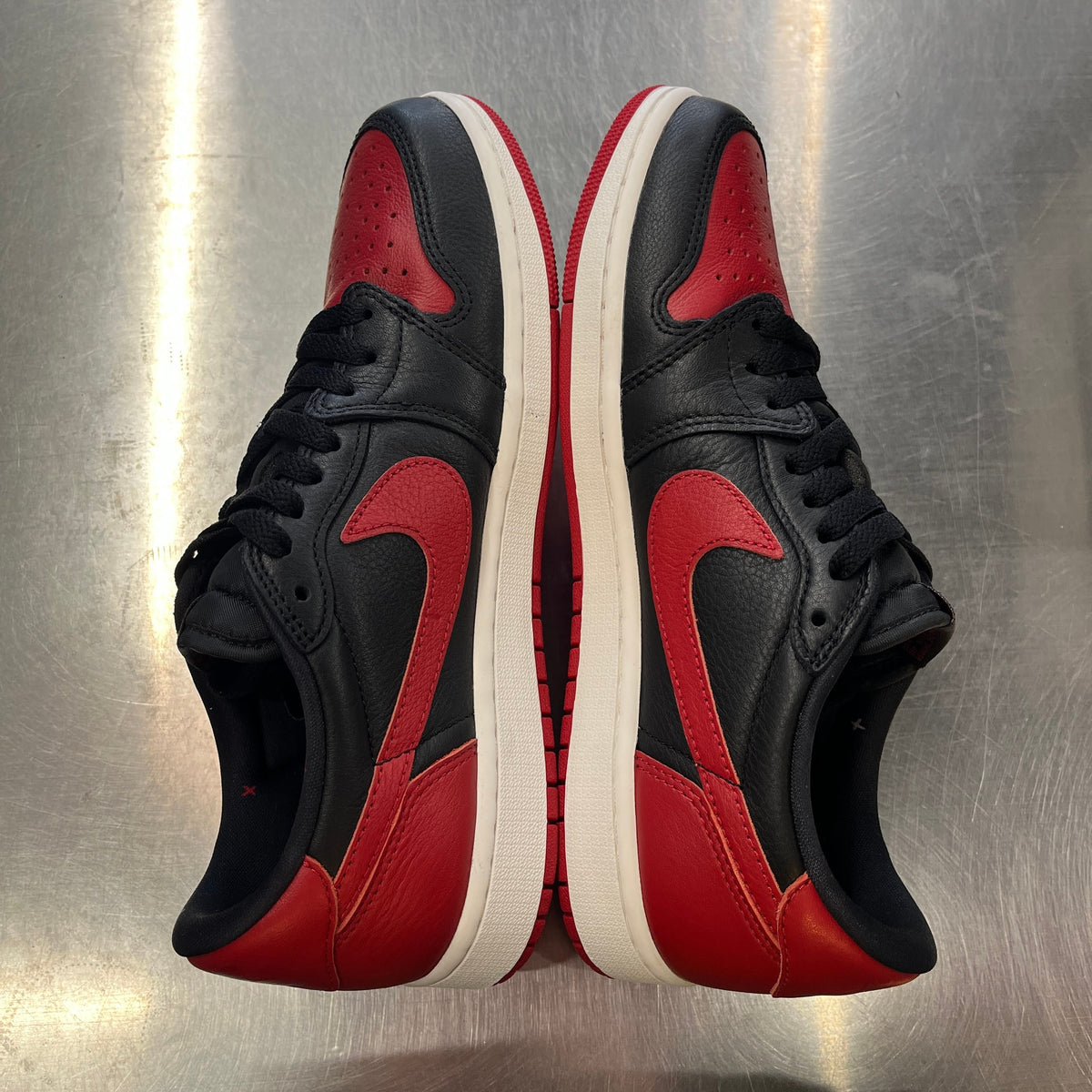 【US10.5】 AIR JORDAN 1 RETRO LOW OG Banned IW6276-001 【USED】
